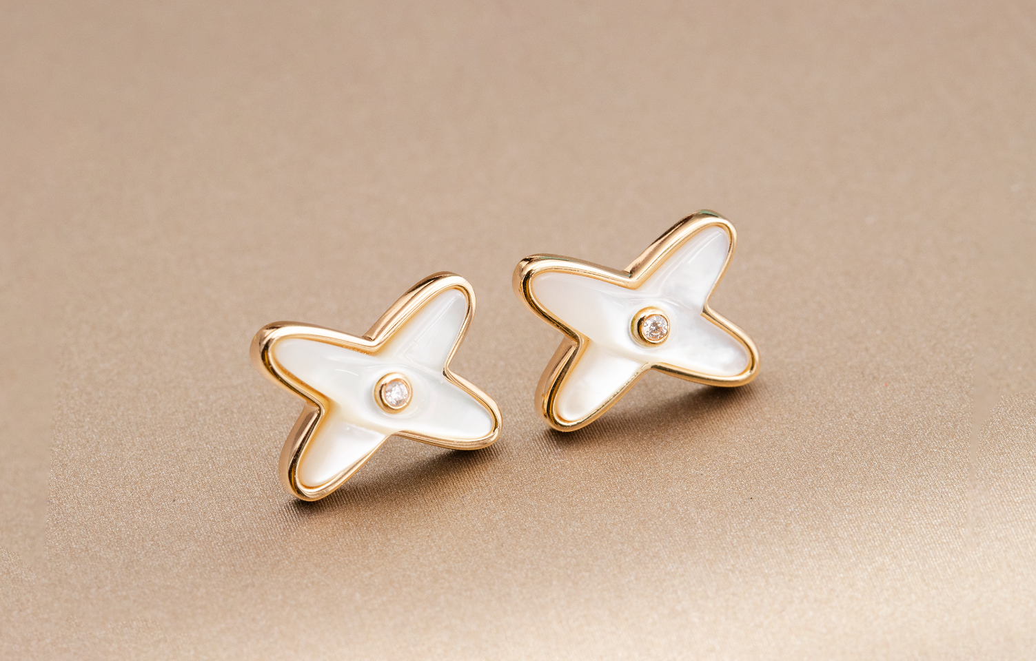 ¡®Dream¡¯JEUX DE WHITE MOP PINK GOLD DIAMOND EARRINGS