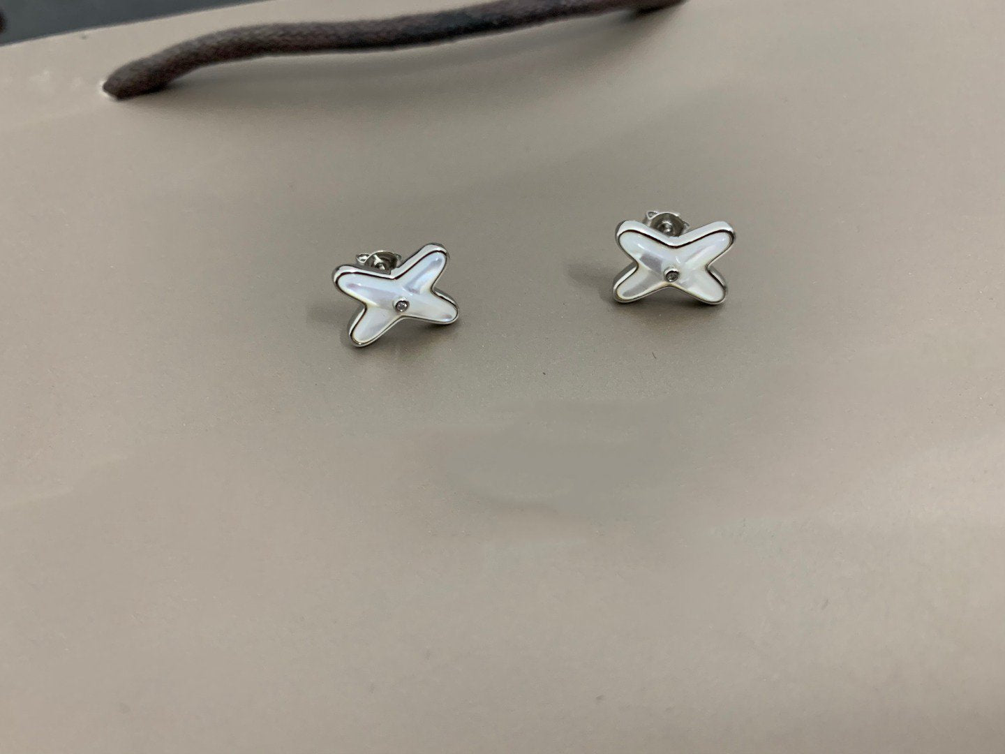 ¡®Dream¡¯JEUX DE WHITE MOP SILVER DIAMOND EARRINGS