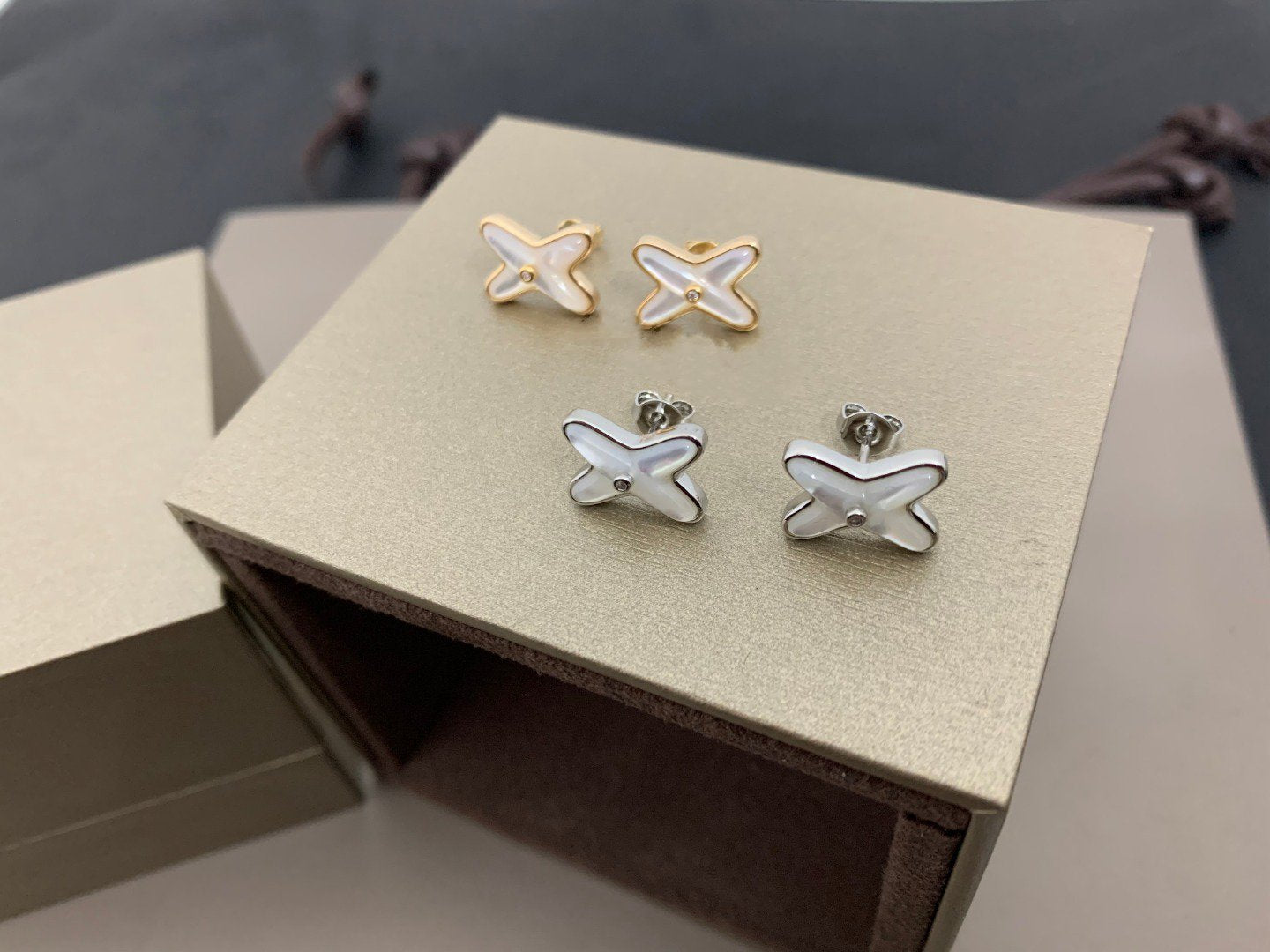 ¡®Dream¡¯JEUX DE WHITE MOP SILVER DIAMOND EARRINGS