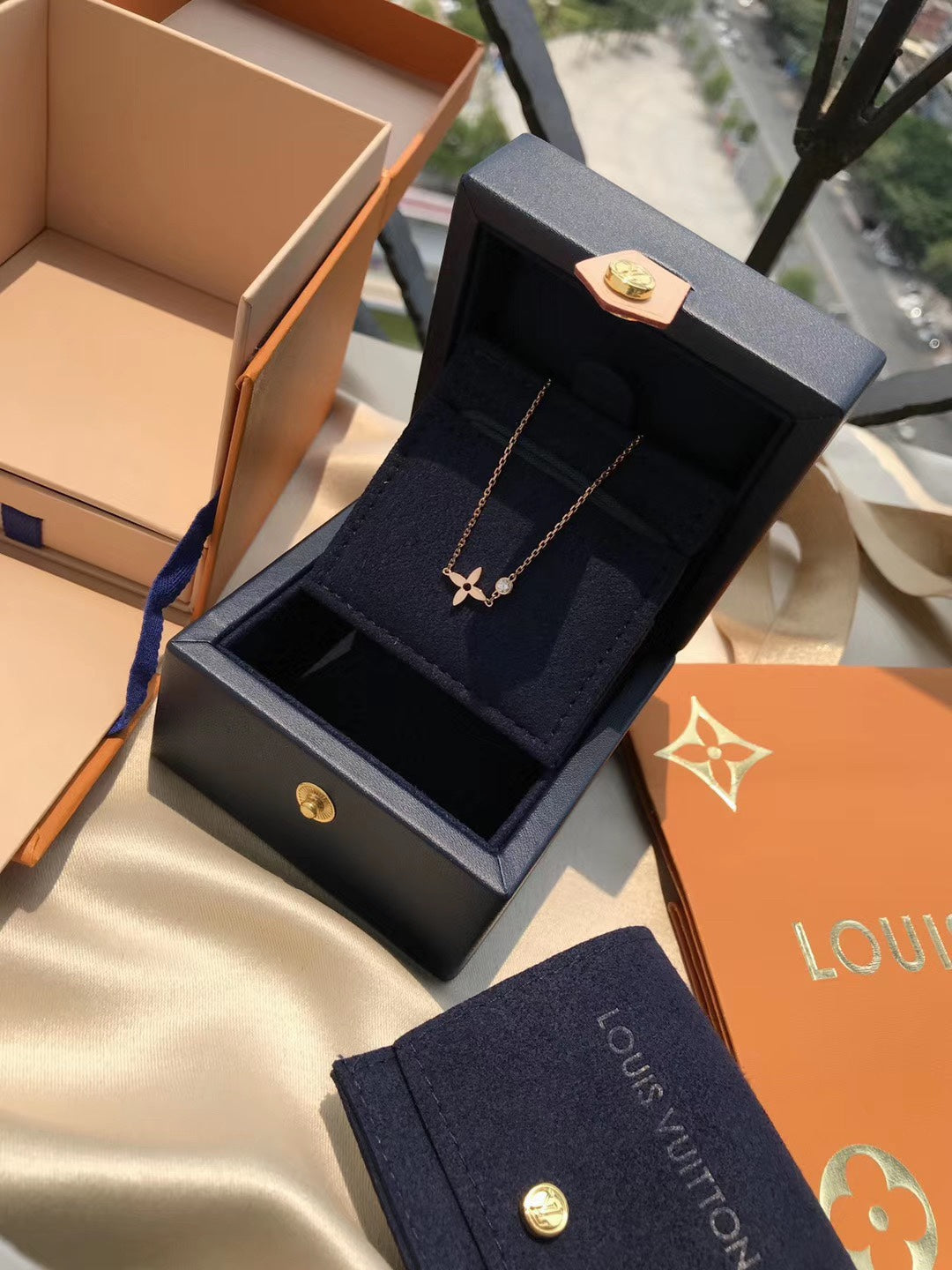 ¡®Dream¡¯BLOSSOM PENDANT PINK GOLD AND DIAMOND