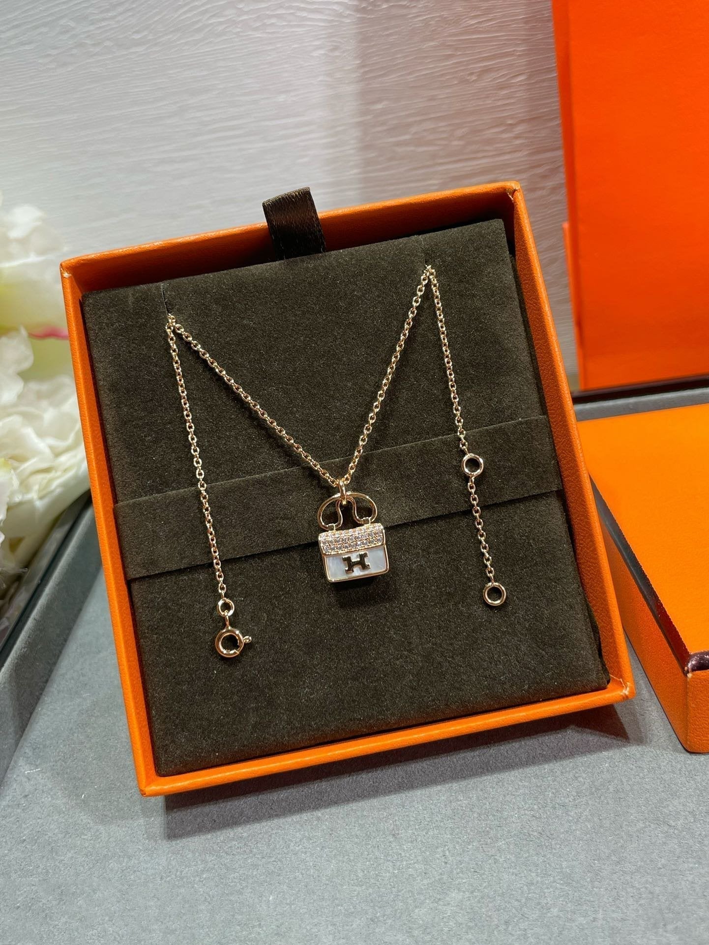 ¡®Dream¡¯H CIRCE MOISSANITE PENDANT NECKLACE GOLD