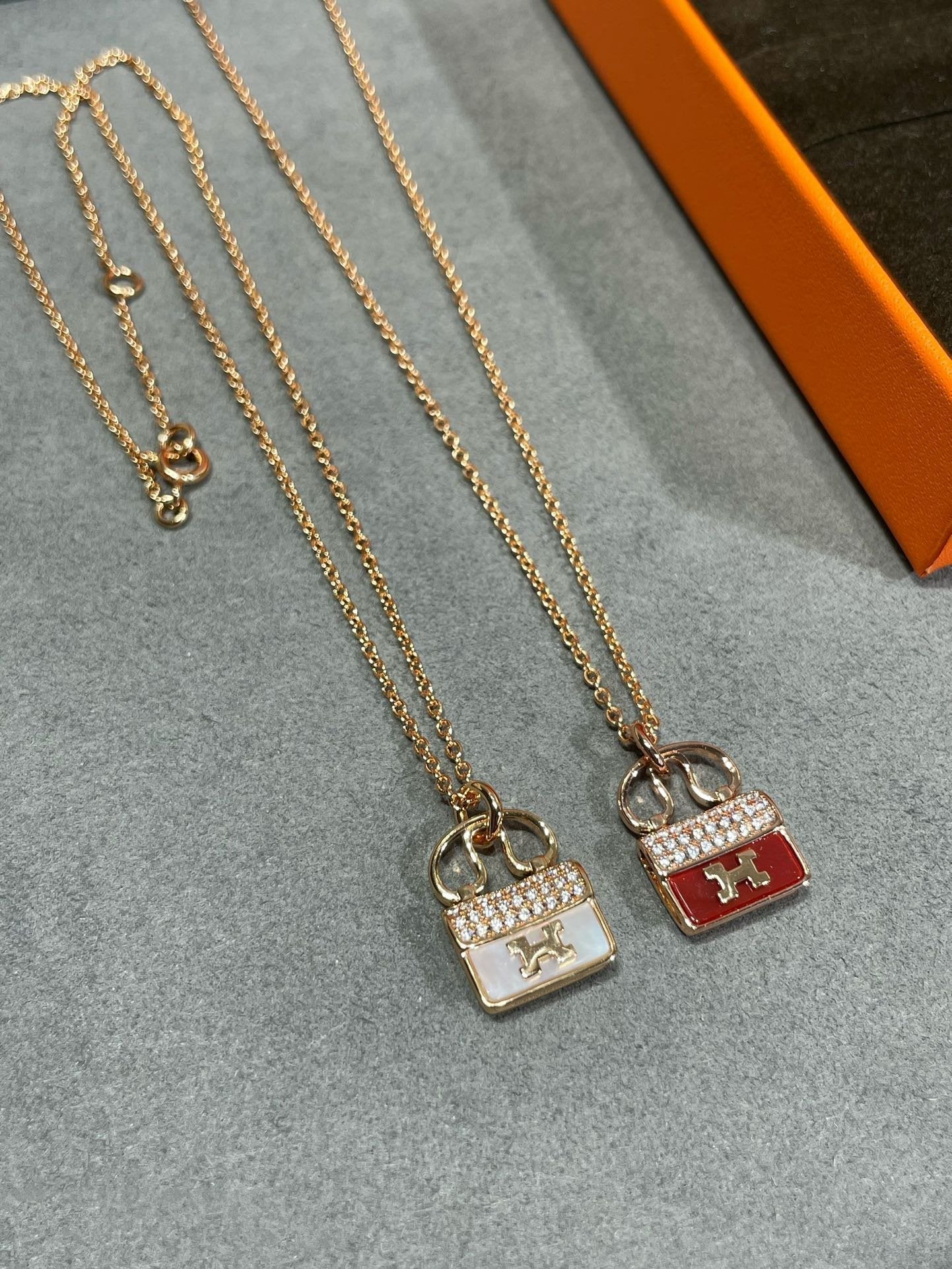 ¡®Dream¡¯H CIRCE MOISSANITE PENDANT NECKLACE GOLD