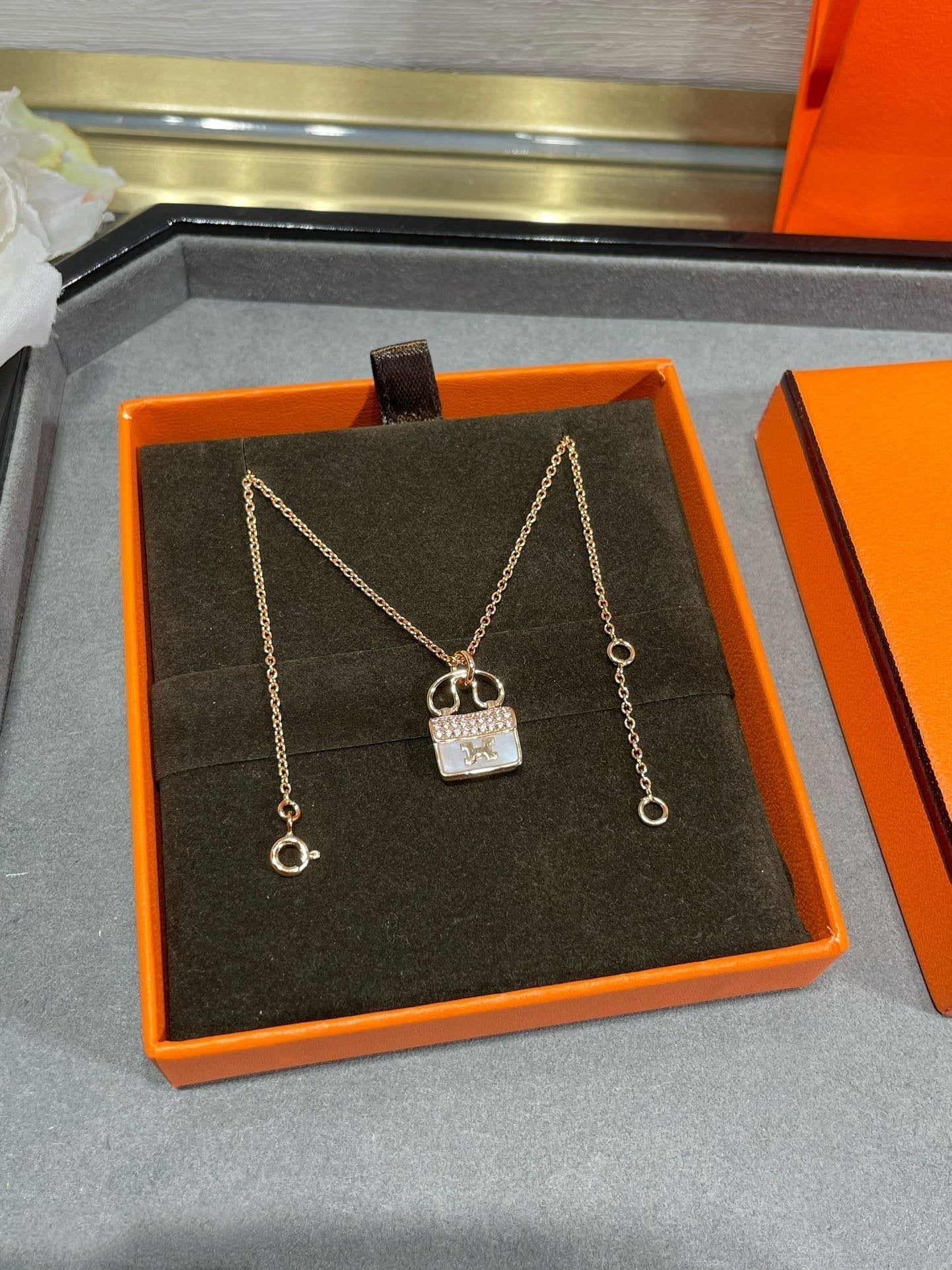 ¡®Dream¡¯H CIRCE MOISSANITE PENDANT NECKLACE GOLD