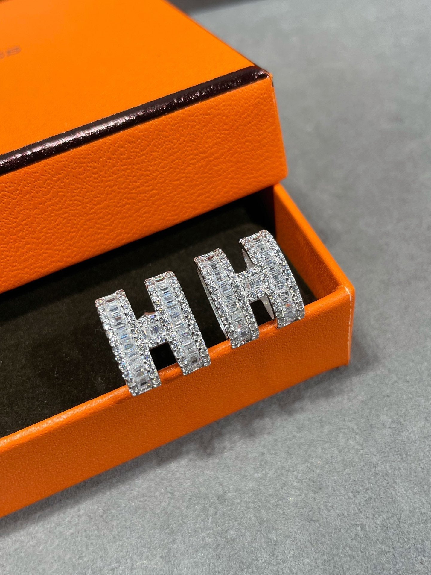 ¡®Dream¡¯H STUD EARRINGS WITH SILVER DIAMONDS