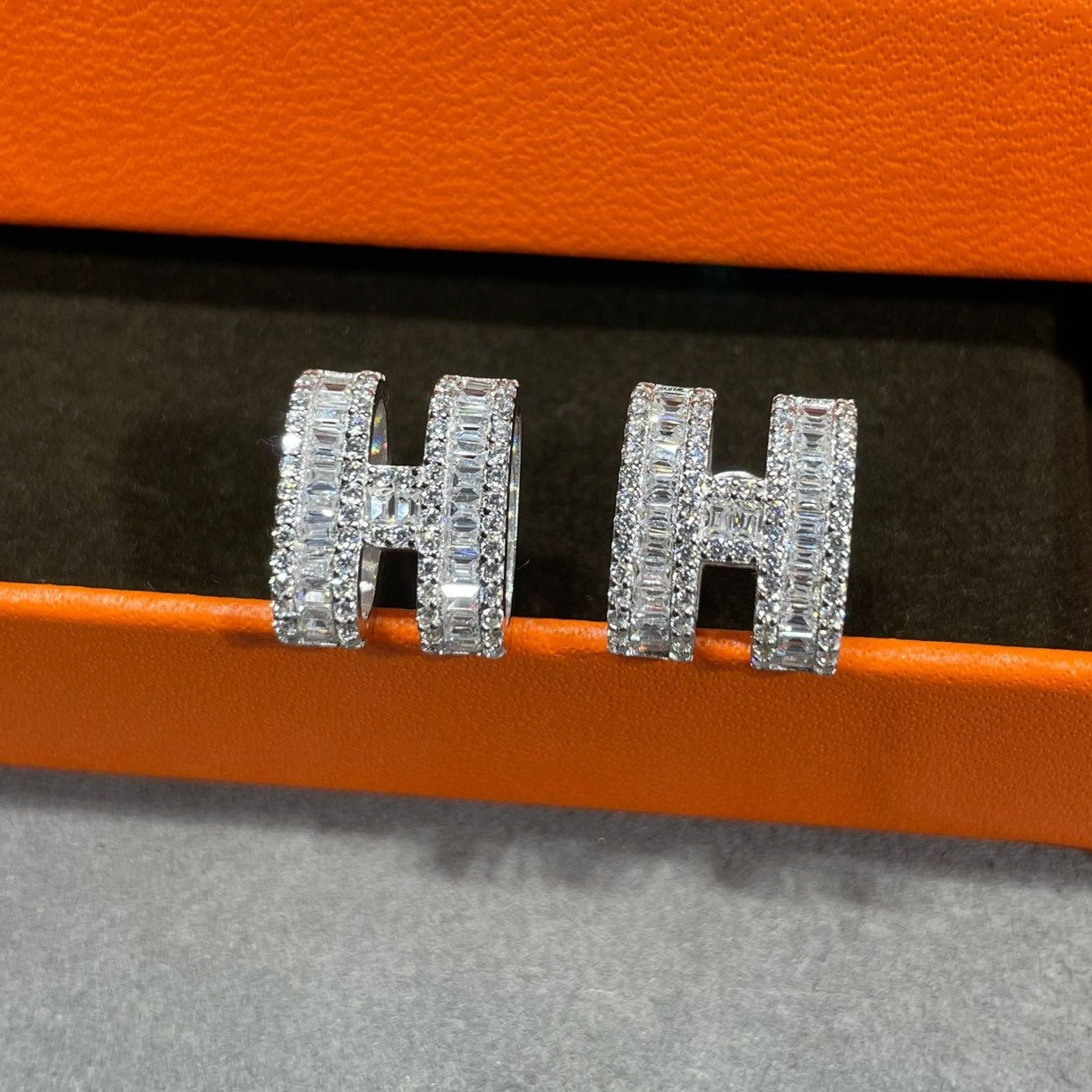 ¡®Dream¡¯H STUD EARRINGS WITH SILVER DIAMONDS