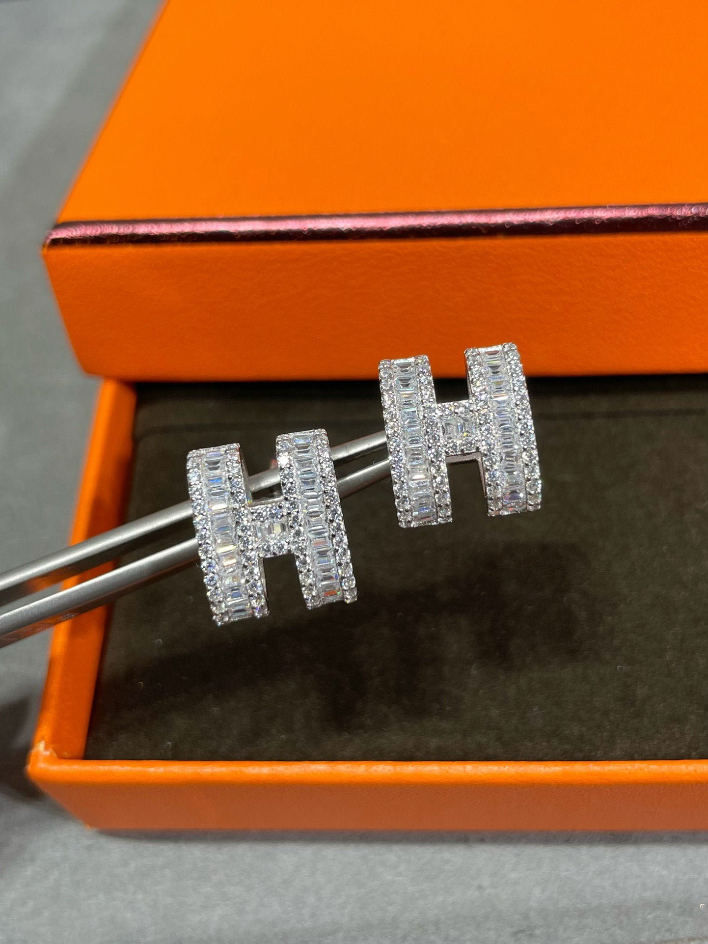 ¡®Dream¡¯H STUD EARRINGS WITH SILVER DIAMONDS