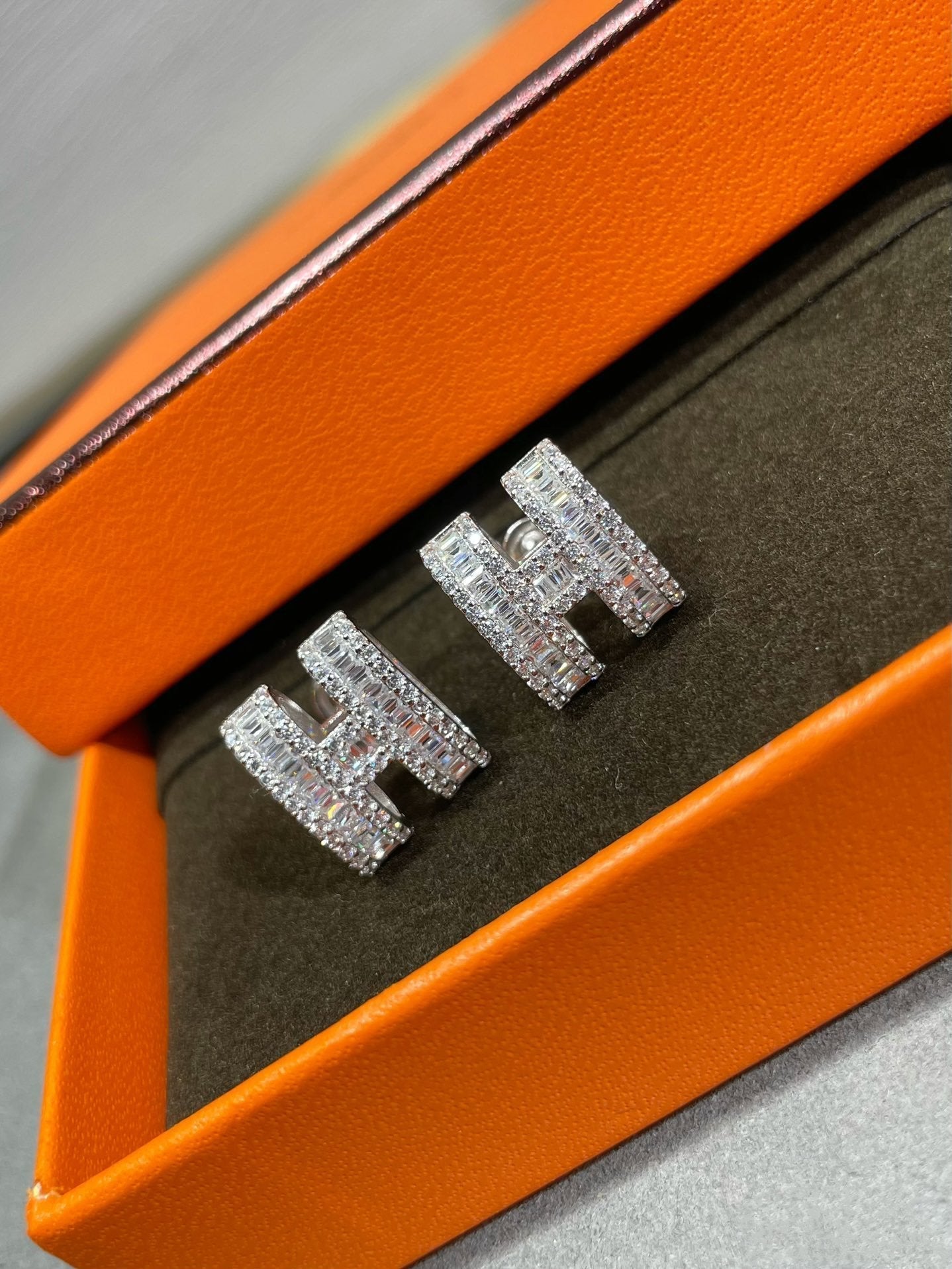 ¡®Dream¡¯H STUD EARRINGS WITH SILVER DIAMONDS