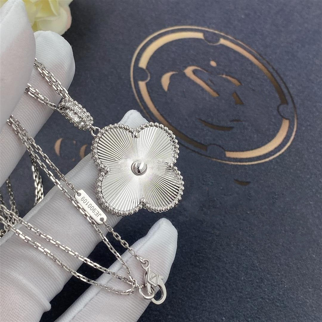 ¡®Dream¡¯CLOVER 25MM SILVER BIG CLOVER NECKLACE