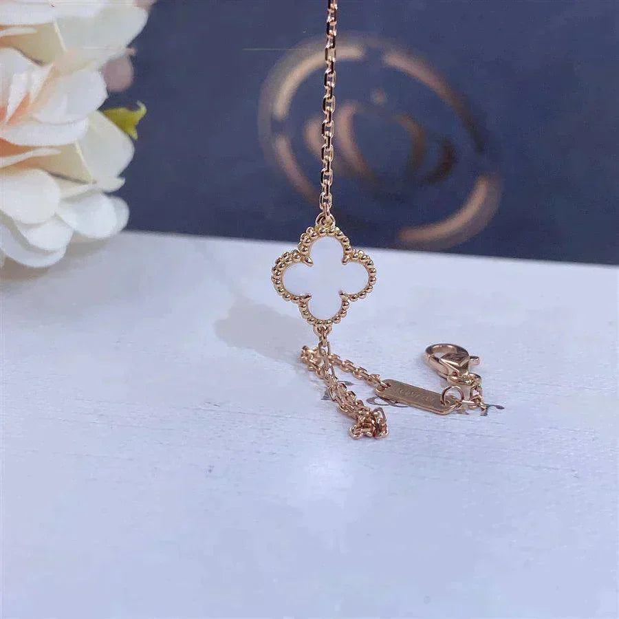 ¡®Dream¡¯CLOVER WHITE MOP SINGLE FLOWER BRACELET