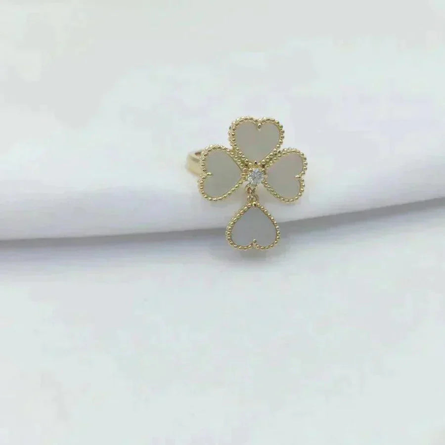 ¡®Dream¡¯SWEET CLOVER WHITE MOP RING