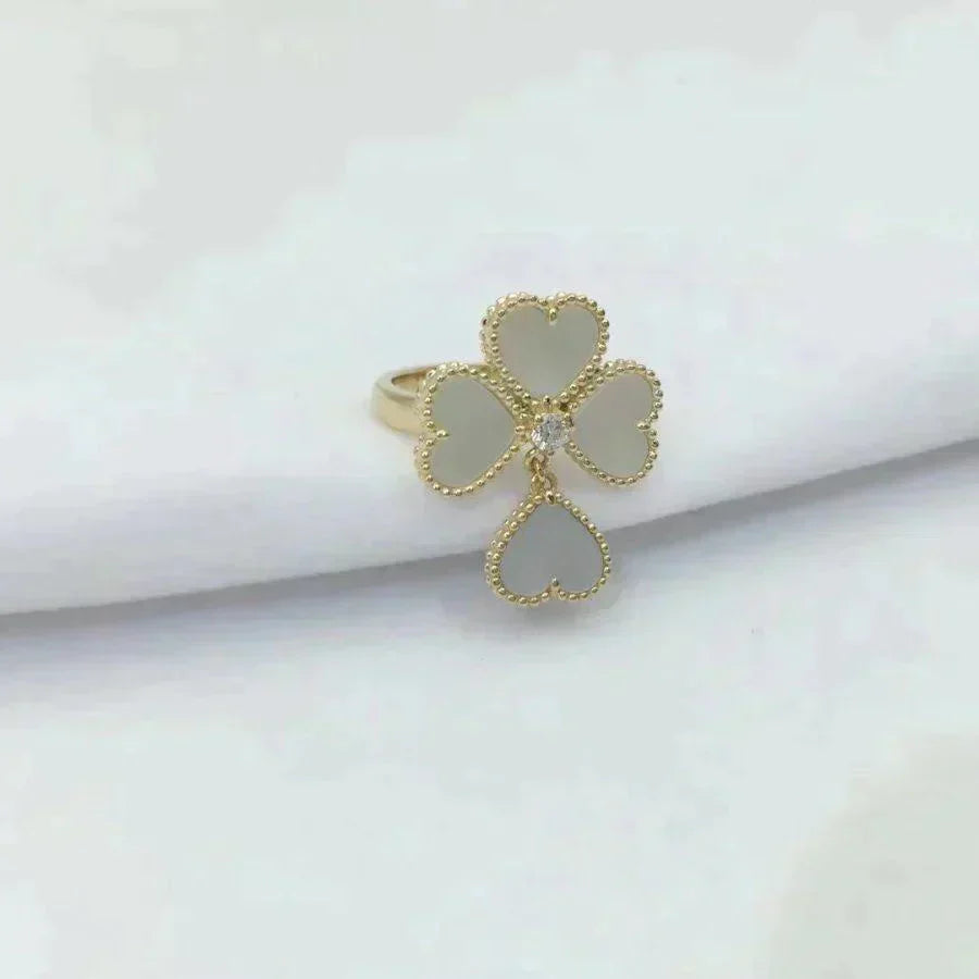 ¡®Dream¡¯SWEET CLOVER WHITE MOP RING