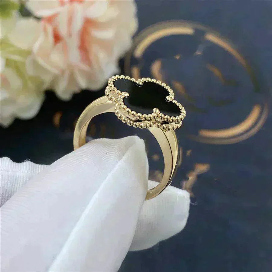 ¡®Dream¡¯CLOVER ONYX RING