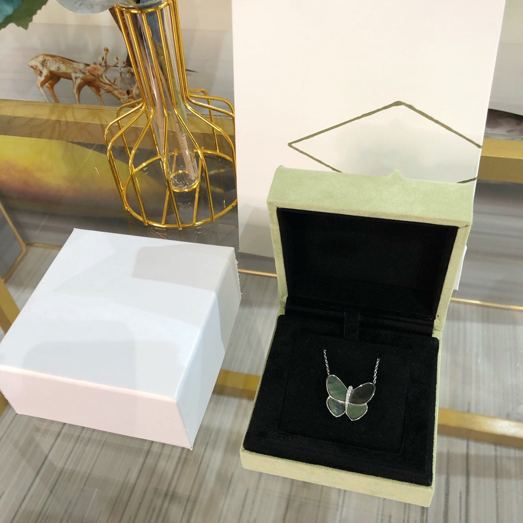 ¡®Dream¡¯LARGE BUTTERFLY SILVER PENDANT DIAMOND NECKLACE