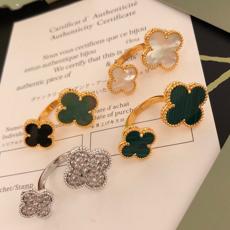 ¡®Dream¡¯CLOVER BETWEEN THE FINGER RING