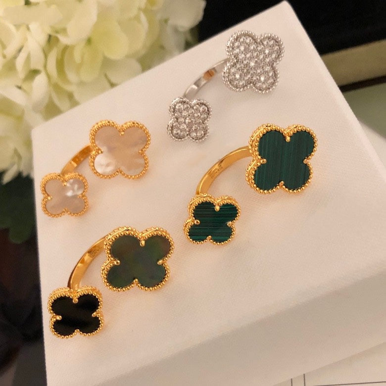 ¡®Dream¡¯CLOVER BETWEEN THE FINGER RING