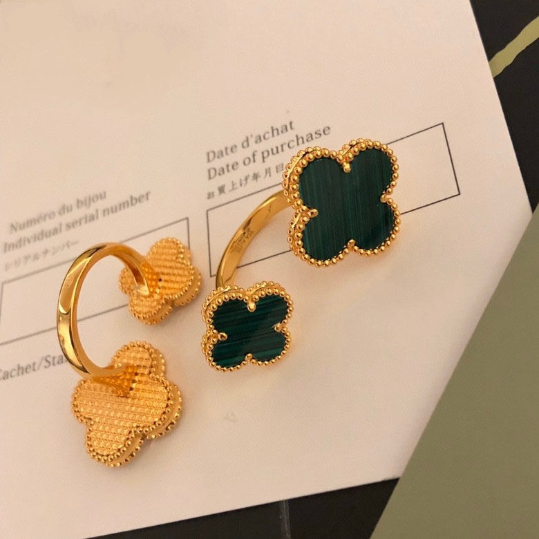 ¡®Dream¡¯CLOVER BETWEEN THE FINGER RING