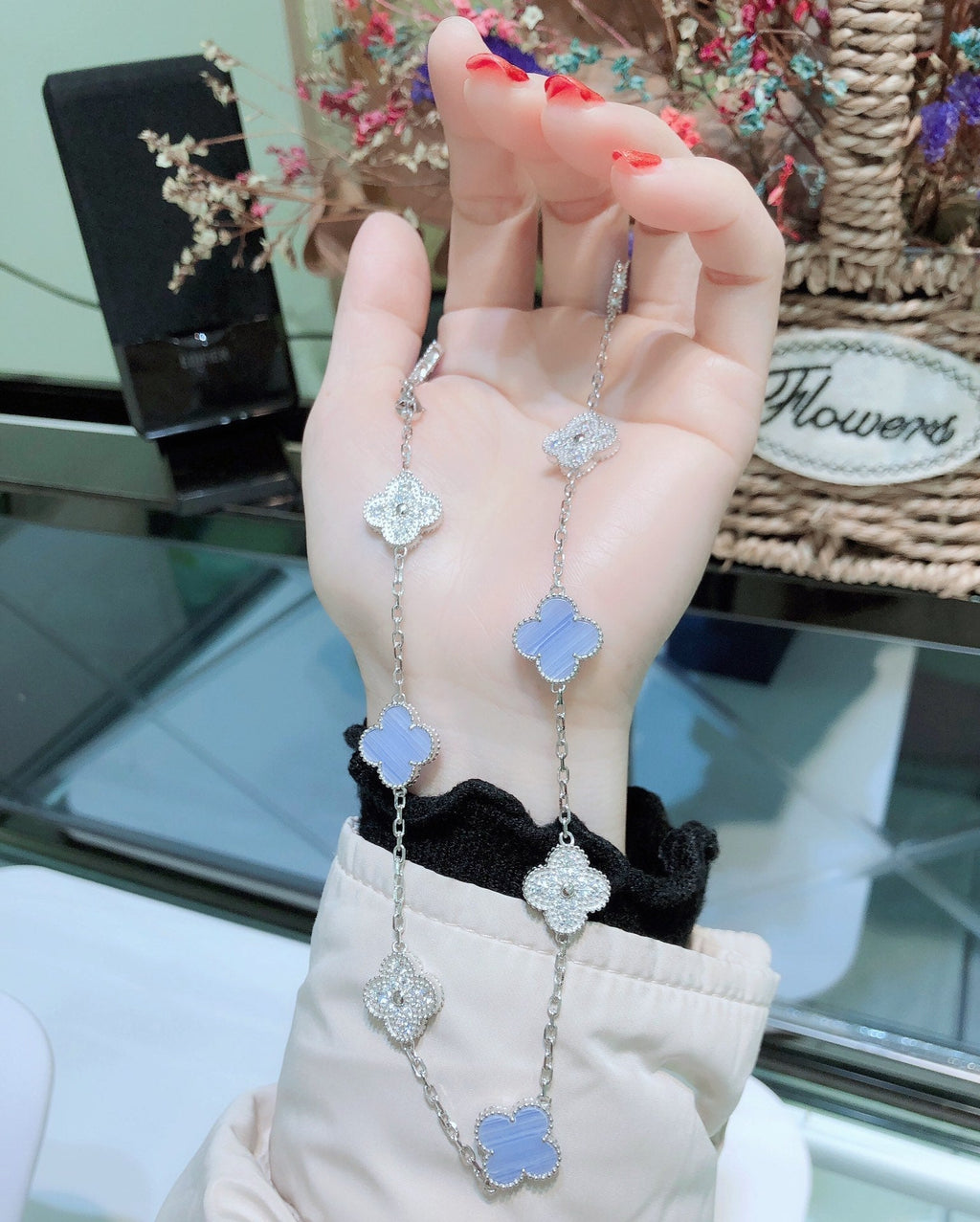 「ドリーム」クローバー 10モチーフ カルセドニー ダイヤモンド シルバー ネックレス